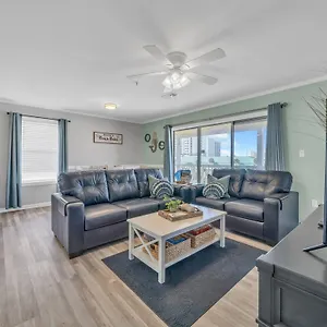 Beach Bella-Quiet-Pool-Private Beach Access Apartment